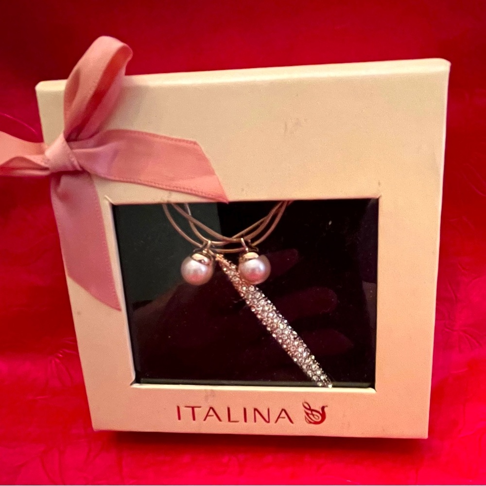 Italina Gold Necklace with Gold Pendant adorned with stones and Pearls